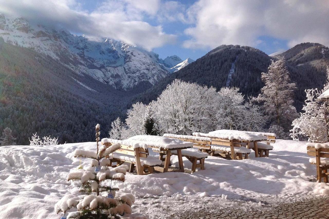 Fogajard Lovely Chalet Мадона ди Кампильо Екстериор снимка